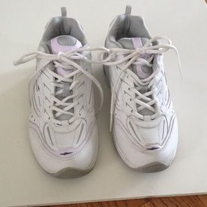 White Leather Avia women’s shoes size 6